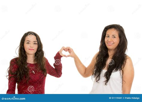 Deux lesbiennes en chaleur baisent à la salle de gym. 22:58 min. 85.03%. Deux lesbiennes joyeuses se baisent mutuellement. 18:08 min. 84.02%. Deux dames de la court ... 